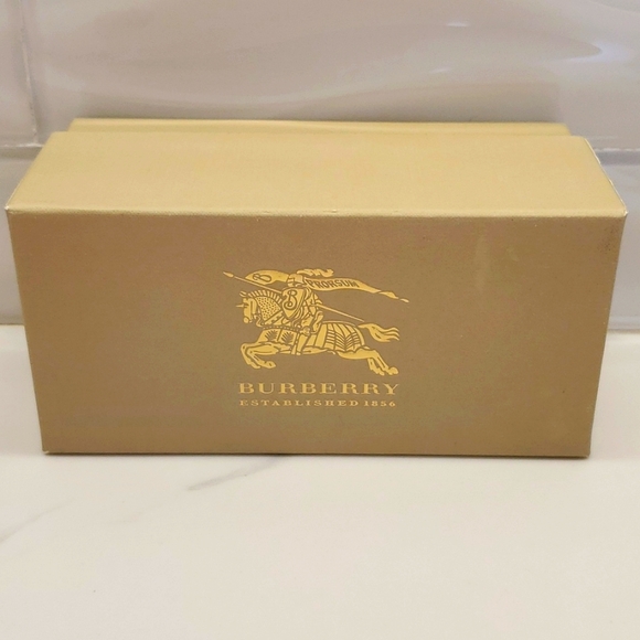 Burberry Teal Sunglasses - Picture 10 of 16